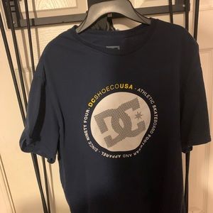 Men’s DC  shoes shirt Size large navy blue